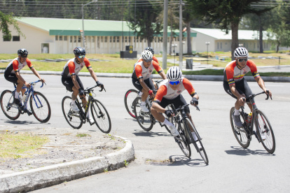 Los cinco integrantes del Team Ejército Ecuatoriano han incrementado sus entrenamientos para conseguir la clasificación al Mundial de Ciclismo Máster.