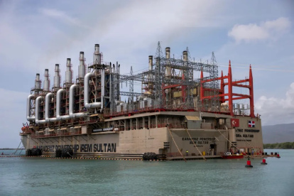 Las barcazas se han vuelto una alternativa para el Gobierno de Noboa.