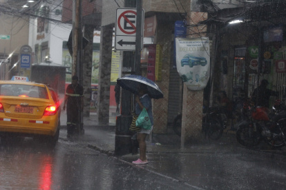 En varias zonas porteñas se registró una fuerte lluvia, la tarde del martes 23 de abril.