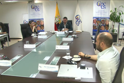 Nicole Bonifaz ni Johanna Verdezoto estuvieron en el pleno de forma presencial.