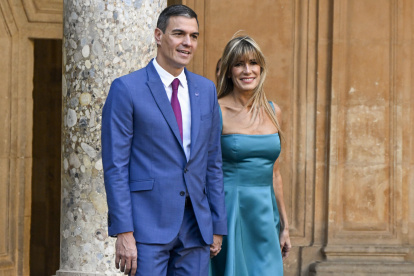 El presidente del Gobierno Pedro Sánchez acompañado de su esposa Begoña Gómez.