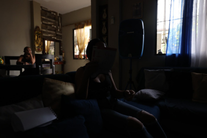 Los reclamos aumentan en Guayaquil porque los usuarios alegan que el servicio de CNEL no ha sido bueno hace meses y denuncian haber ya sido víctimas de cortes recurrentes.