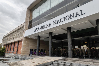 Personal se prepara para el simulacro del 25 de abril en la Asamblea.