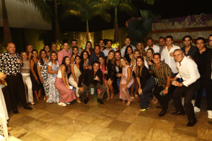 El cumpleañero junto a sus invitados.