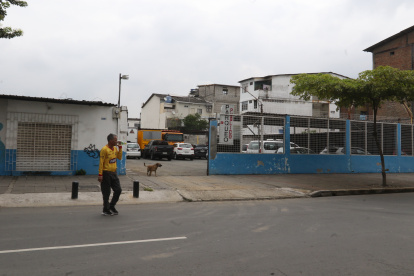 Guayaquil. En este parqueadero está domiciliado Asotecnical, que recibió un contrato de limpieza del SRI.