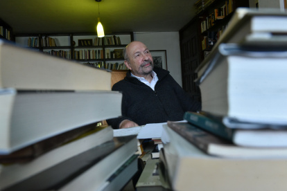 Javier Vásconez habla sobre su vida entre libros y su nueva edición