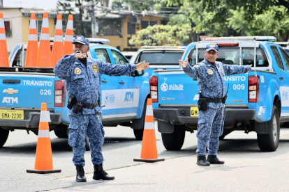 El alcalde de Guayaquil, Aquiles Álvarez, anunció que capacitaría a los agentes metropolitanos.