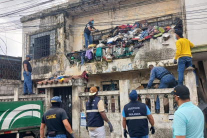 La vivienda se encontraba con desechos incluso en las ventanas