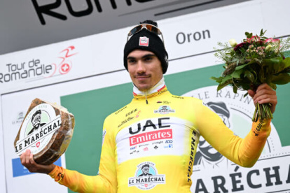 Juan Ayuso (UAE), lidera en el Tour de Romandía