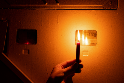 Referencial. Quito, al igual que otras ciudades del país, está sufriendo cortes de energía.