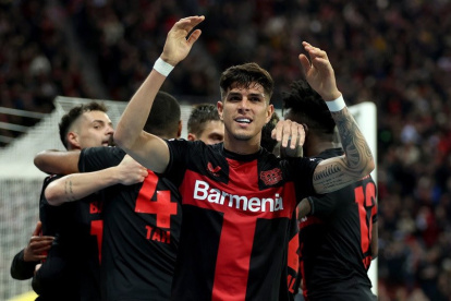 Piero Hincapié ingresó en la variante y fue el que asistió en el gol del empate para Leverkusen