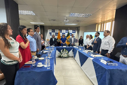 Comisión escuchó preocupaciones de representantes de docentes sobre falta de atención en la provincia de El Oro.