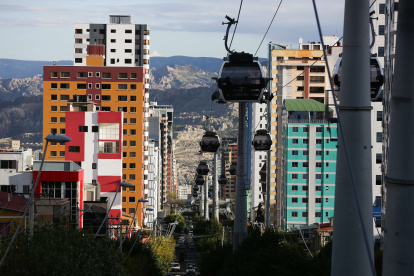 Cabinas del transporte por cable "Mi Teleférico", el 27 de marzo de 2024 en La Paz (Bolivia).
