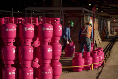 Empresa.- Los cilindros de gas de la empresa ENAP, de Chile.