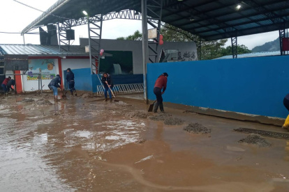 La Escuela de Educación Básica Guillermo Vinueza fue afectada por las fuertes lluvias del 27 de abril.