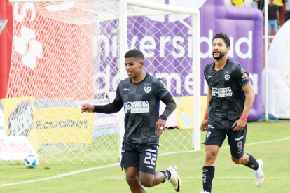 Luis Cano (i) y Jeison Medina (d) se han convertido en la dupla goleadora del Papá.