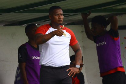 Antonio Valencia durante su primer partido como entrenador de AV25.