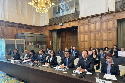 El equipo mexicano durante la audiencia sobre medidas provisionales del caso México contra Ecuador ante la CIJ.