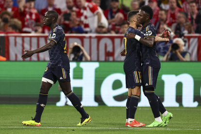 Vinícius Junior marcó un doblete en el empate de Real Madrid ante Bayer Múnich.