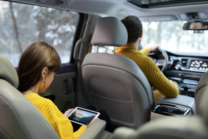 El asiento de mayor riesgo en un carro es el del conductor, mientras que el de más protección el central de atrás.