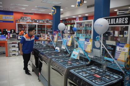 Situación. El incremento del IVA del 12 al 15 % fue solo uno de los varios factores que mermó la afluencia de clientes para el mes de abril.