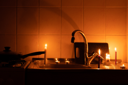 Las lluvias sobre las cuencas Mazar y Paute y el bajo consumo de energía reducen los apagones.