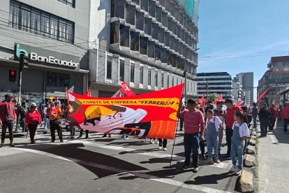 Masiva asistencia de trabajadores a la marcha por el 1 de Mayo.