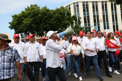Marcha en Guayaquil por el Día del Trabajador.