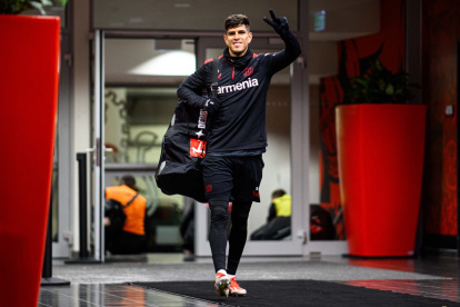 Piero Hincapié sería titular en el choque de Bayer Leverkusen ante Roma.