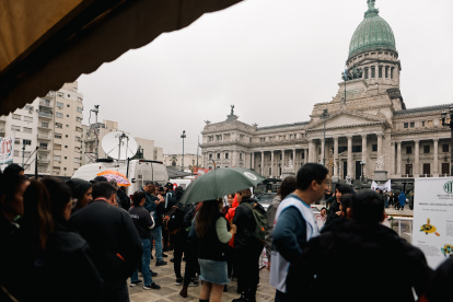 Miembros de la Asociación de Trabajadores del Estado (ATE) protestan contra el plan de ajuste y el programa económico del Gobierno del ultraliberal Javier Milei.