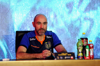 El seleccionador Félix Sánchez Bas confirmó la baja de Pervis Estupiñán para la Copa América.