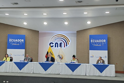 La aprobación se dio con 5 votos, estuvo presente el suplente de Diana Atamaint.