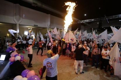Ciudad de Panamá. Partidarios de la candidata independiente, Maribel Gordón, durante el cierre de campaña.