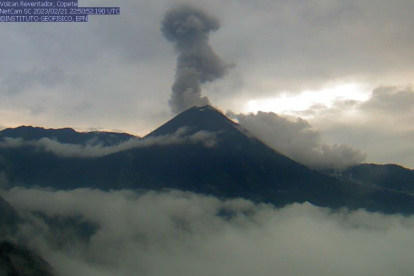 El Sangay, el más austral del territorio continental ecuatoriano, continúa con una alta actividad y en el último día.
