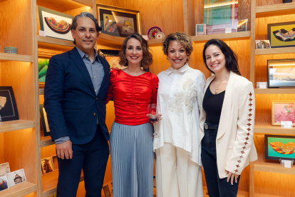 El evento contó con la asistencia de coleccionistas, galeristas, gestores culturales, escritores y aficionados al arte.