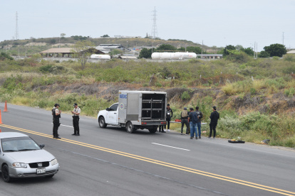 Hecho. Las víctimas fueron halladas en la vía Perimetral de Santa Elena.