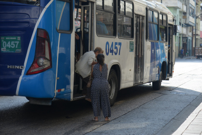 Transporte. Los adultos mayores no reciben un trato preferencial.