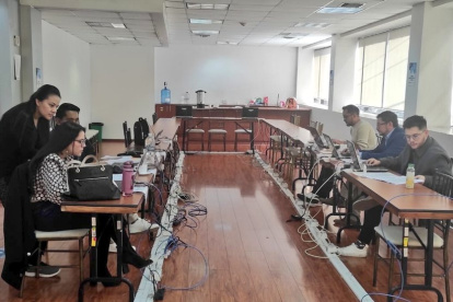 Rol. Servidores de la Judicatura revisan los pedidos de reconsideración.