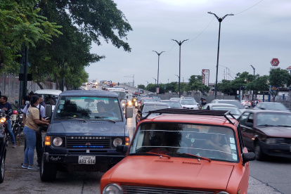 En el colegio fiscal Simón Bolívar, en la avenida de Las Américas, desde muy temprano se observó una dinámica distinta a la registrada en los dos últimos meses que los alumnos estuvieron de vacaciones.