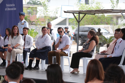 El presidente Daniel Noboa interviene durante la ceremonia de inauguración del ciclo lectivo en la Costa, efectuada este lunes 6 de mayo en Guayaquil.