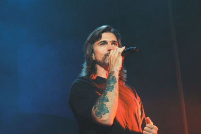 Juanes tiene 51 años.