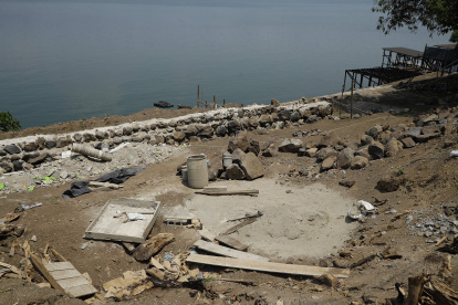 Obra de construcción clausurada debido a riesgo de contaminación del Lago de Coatepeque