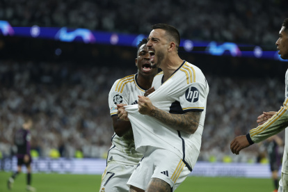 El delantero del Real Madrid, Joselu, celebra el primer gol del equipo madridista, de los dos que convirtió ante Bayern Múnich