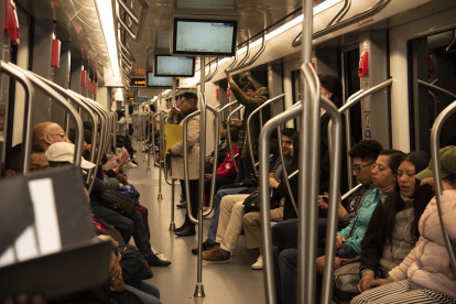 Los pasajeros han reclamado en redes sociales sobre la demora y pérdida del pasaje que provocan los incidentes. Reportan falta de información.