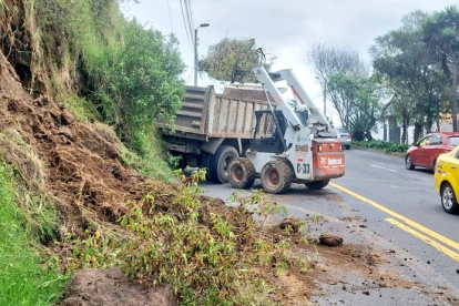 Deslizamientos. Los escombros que han caído fueron removidos.