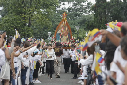 Procesión. Algunas personas caminaros desde las 02:00 hasta llegar al Santuario