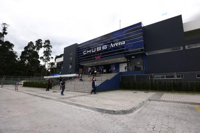 El nuevo estadio está equipado con cuatro camerinos, dos para equipos locales y dos para visitantes, así como un espacio para árbitros. Su aforo es para 1.000 personas y se construyó en aproximadamente seis meses.