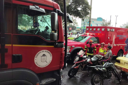 El Cuerpo de Bomberos acudió al sitio para atender la emergencia