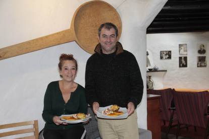 Raúl Guarderas y Paola Escobar de la Hacienda Sierra Alisos en Tambillo