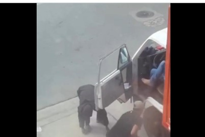 El hecho quedó captado en un video que se viralizó en redes sociales.